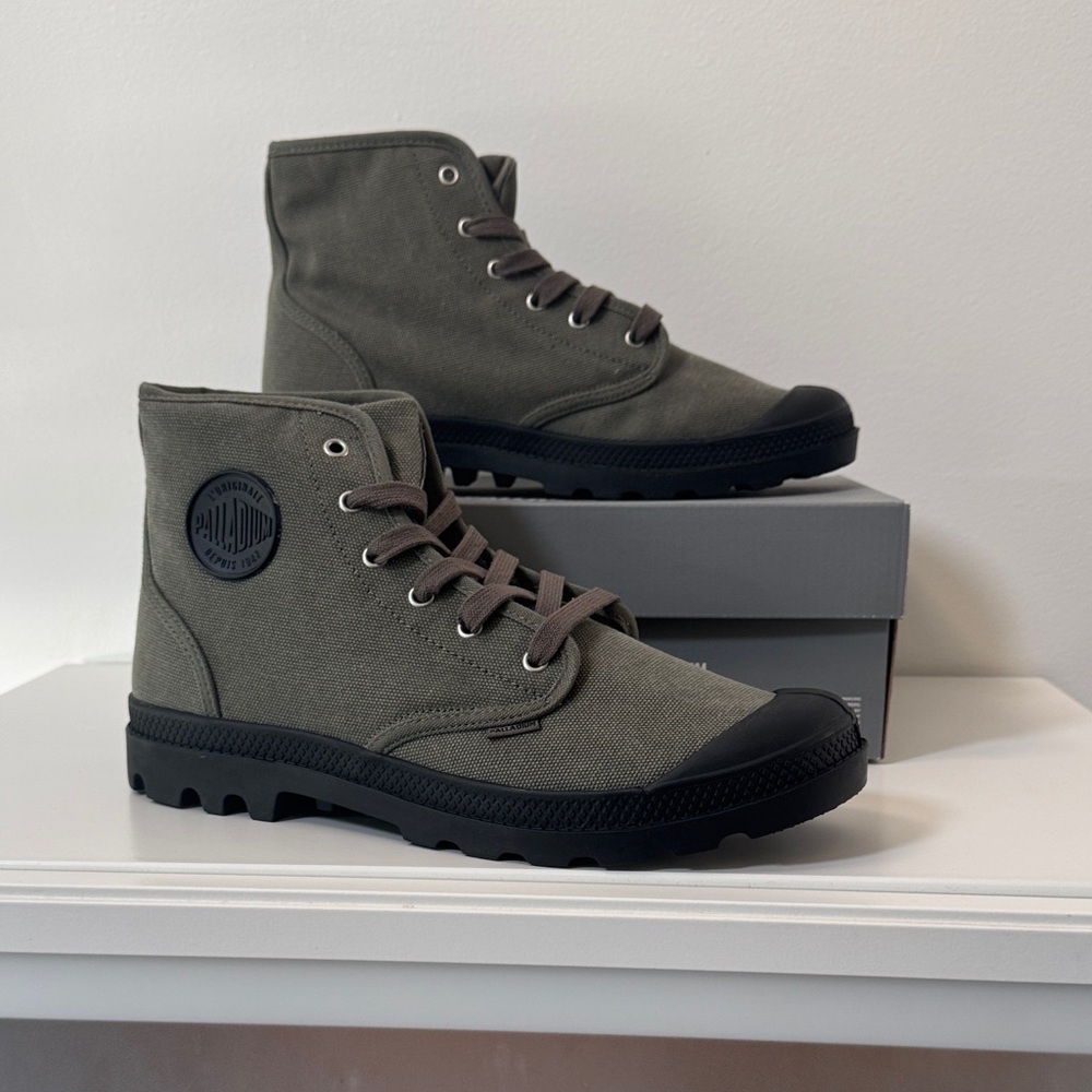 NIB!!!! Men’s Palladium Khaki Green Pamp Hi High-Top Sneakers with Black Soles